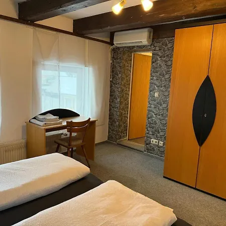 Mit 3 Schlafzimmern, 2 Badezimmern Und Kueche Apartament Wendeburg