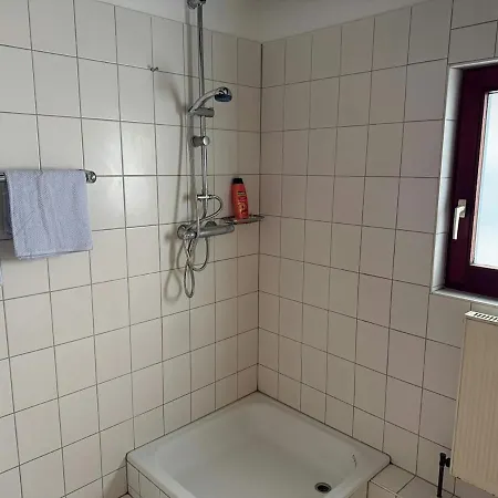 Mit 3 Schlafzimmern, 2 Badezimmern Und Kueche Apartament Wendeburg