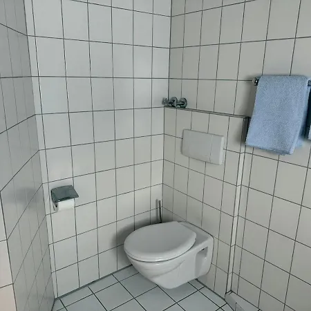 Mit 3 Schlafzimmern, 2 Badezimmern Und Kueche Wendeburg