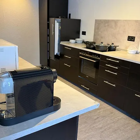 Mit 3 Schlafzimmern, 2 Badezimmern Und Kueche Wendeburg