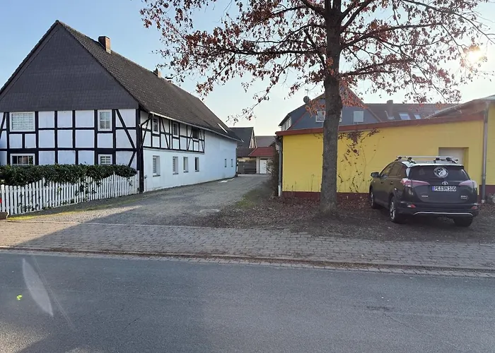 Mit 3 Schlafzimmern, 2 Badezimmern Und Kueche *